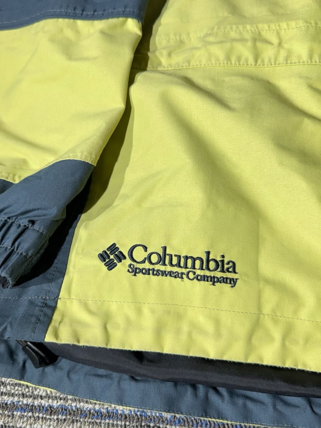 Women’s Columbia Sportswear Titanium Omni-Tech Waterproof Hooded Jacket 5