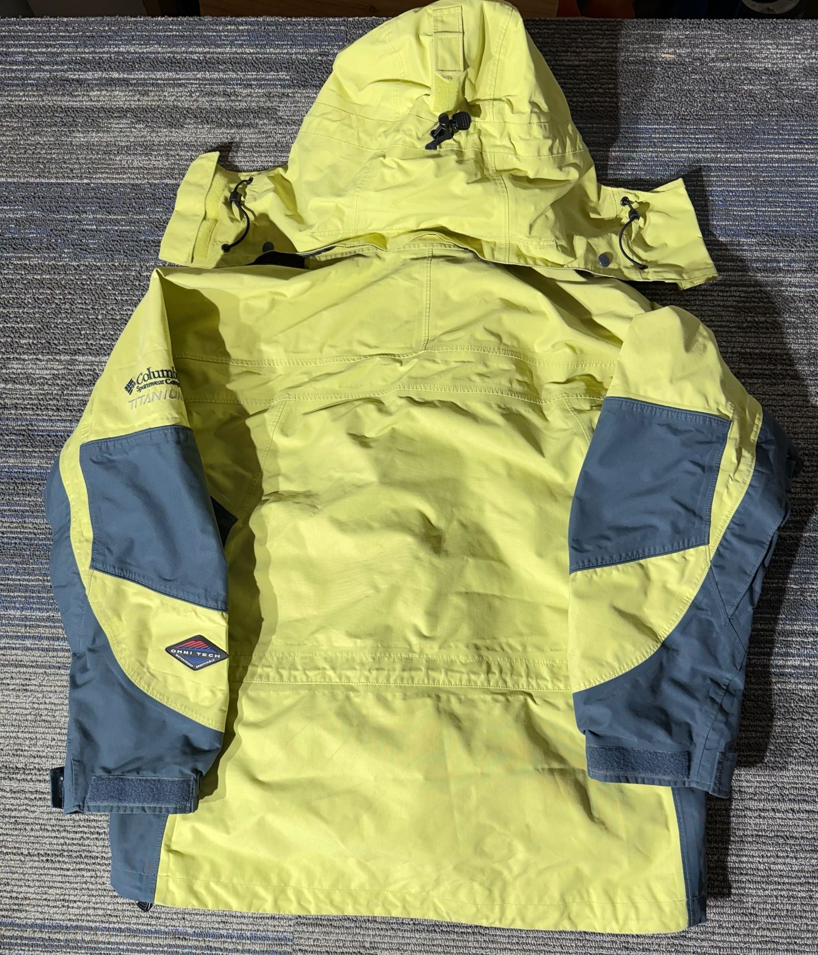 Women’s Columbia Sportswear Titanium Omni-Tech Waterproof Hooded Jacket 10