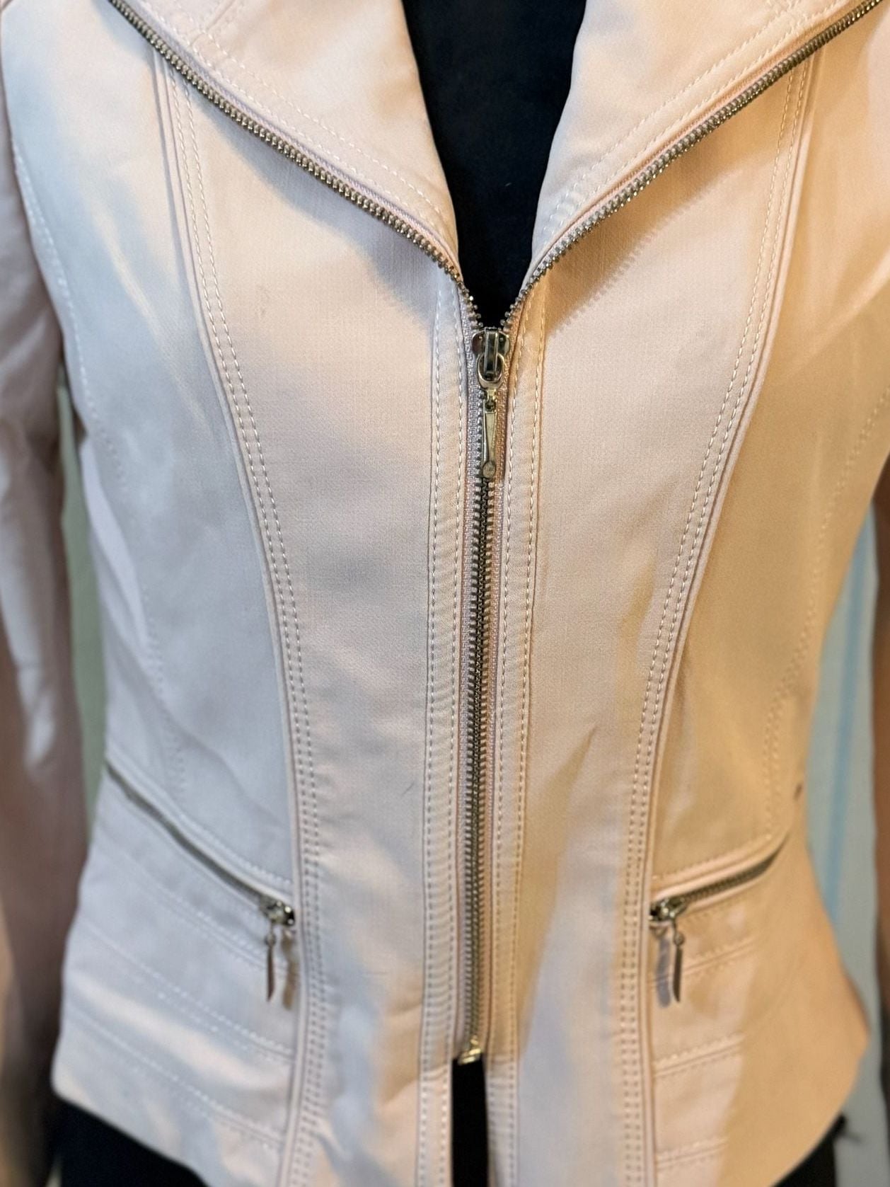 White House Black Market Pale Pink Knit Moto Jacket, Zip Sleeves & Stud embellishments, Size 2 4