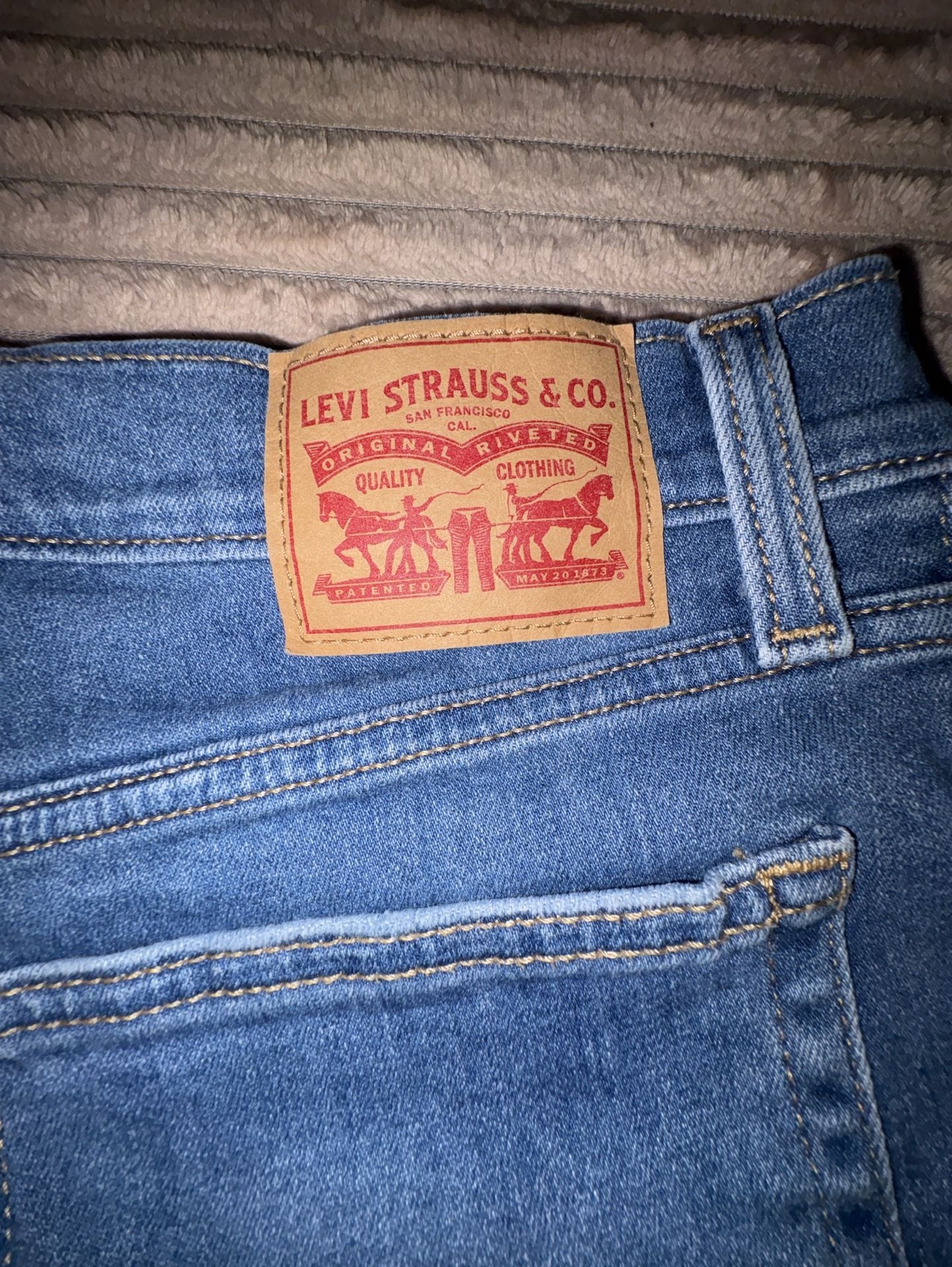 Levi's High Rise Denim Shorts Super Stretch Frayed Hem Size 31 6