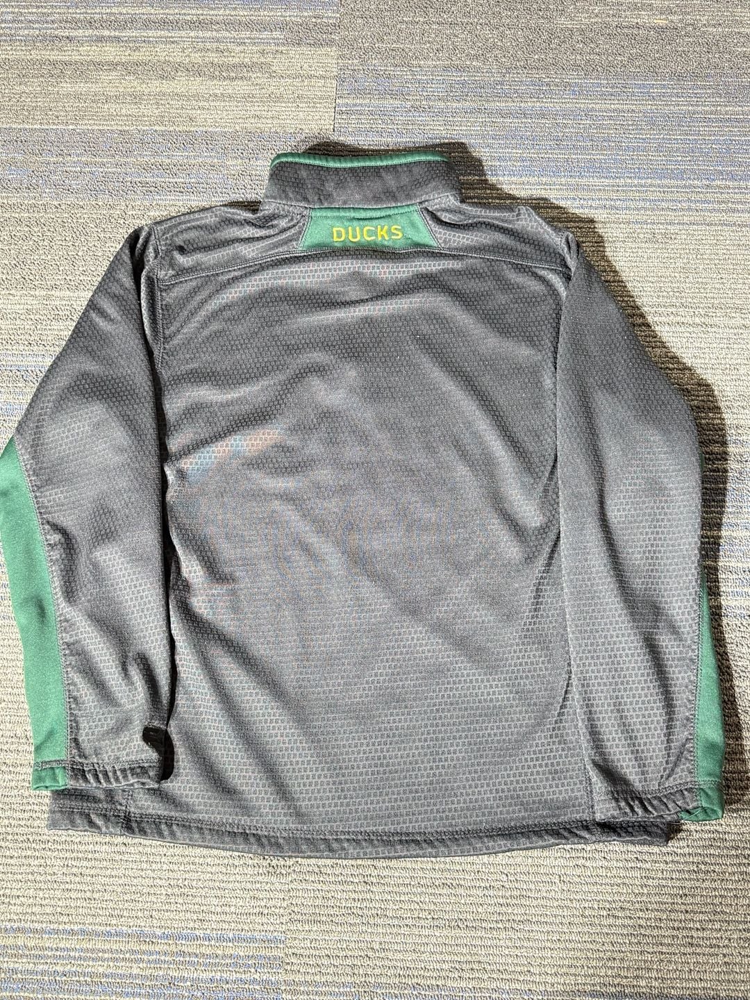 Colosseum Men’s Oregon Ducks 1/4 Zip Pullover Gray Green 8