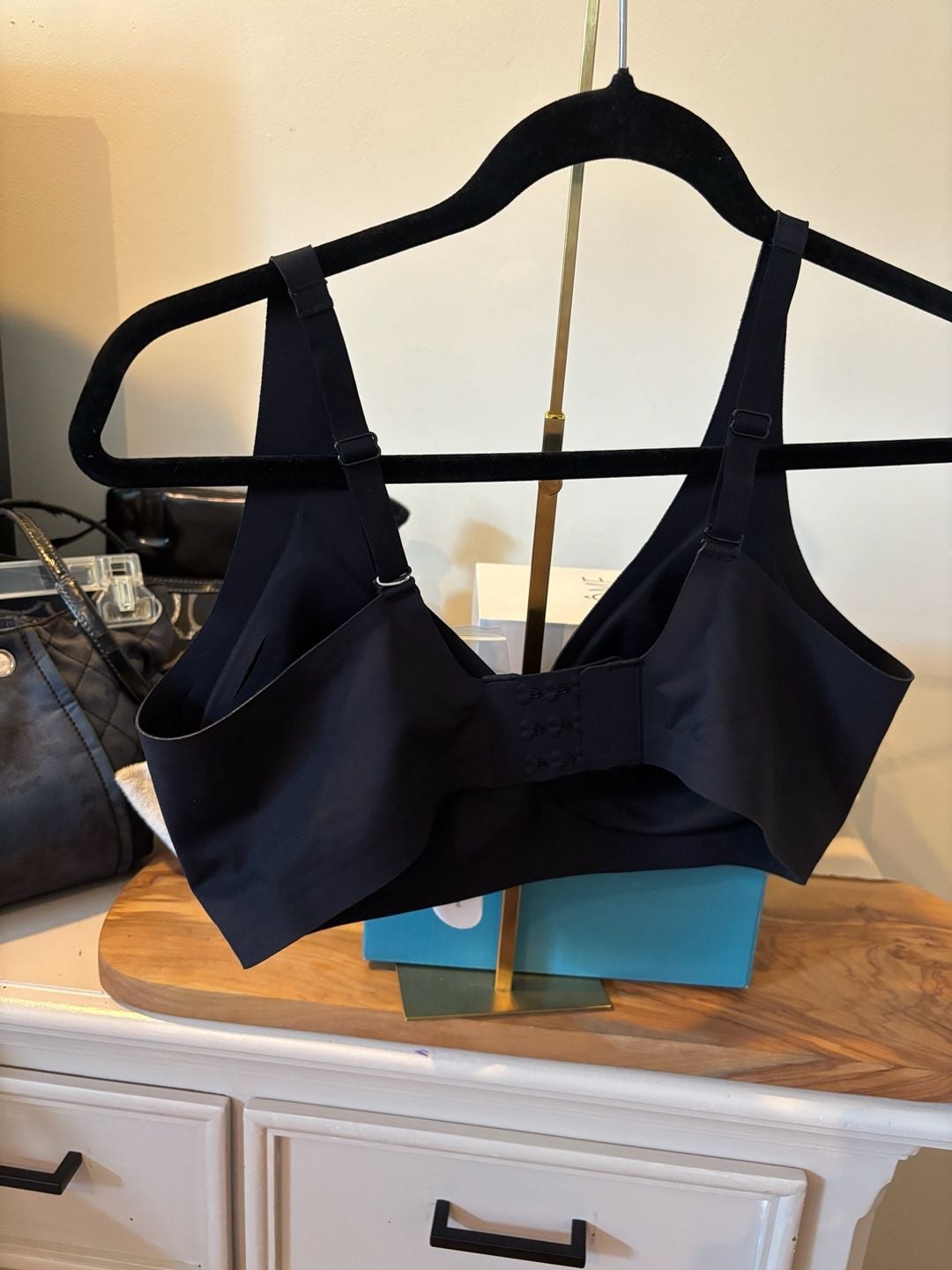 OEAK Deep V Wirefree Seamless Comfort Bra in Black Size L Black 5