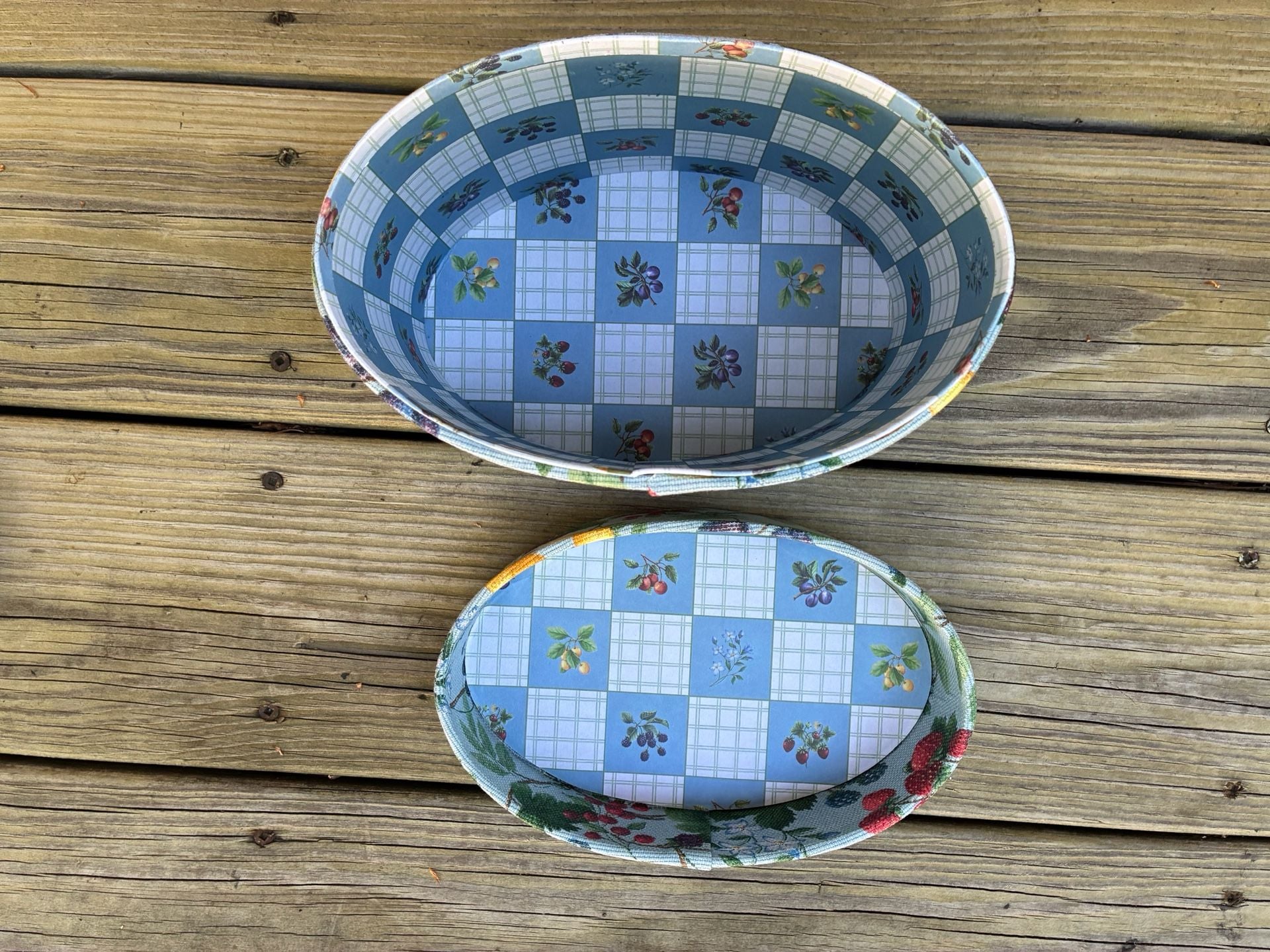 Vintage Shaker Style Oval Fruit and Berry Fabric Storage Box with Lid 2