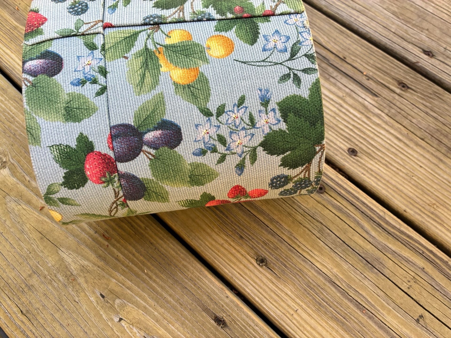 Vintage Shaker Style Oval Fruit and Berry Fabric Storage Box with Lid 5