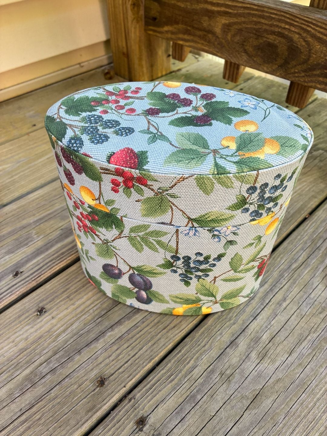 Vintage Shaker Style Oval Fruit and Berry Fabric Storage Box with Lid 10