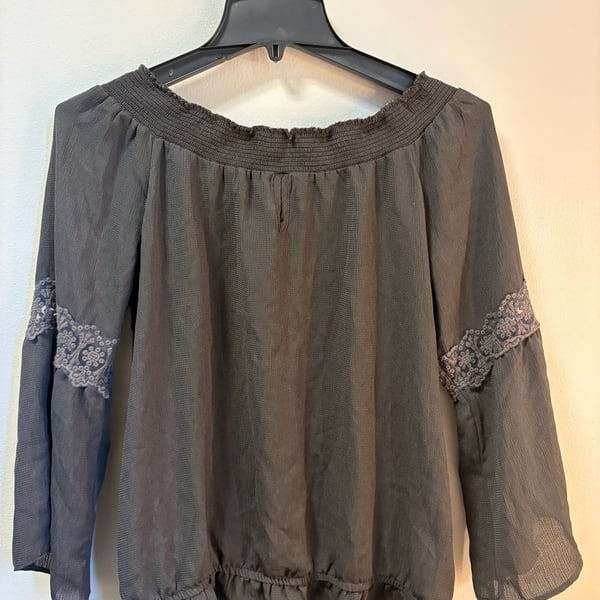 maunces Off-the-Shoulder Lace-Trim Blouse