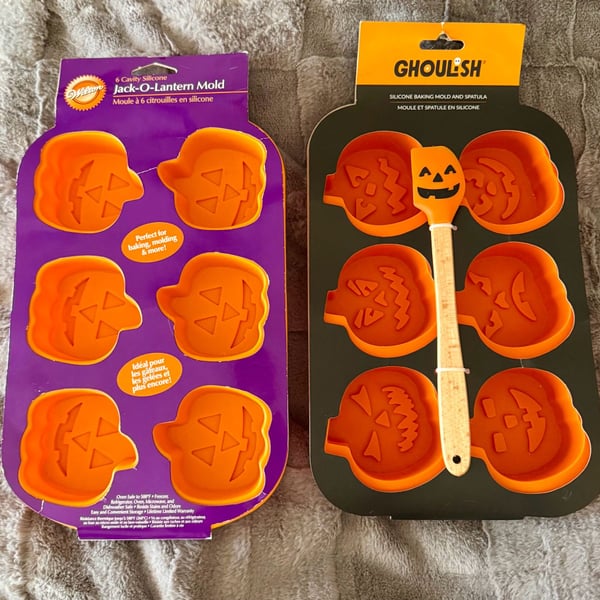 Wilton 6 Cavity Silicone Jack-O-Lantern Mold Set with Ghoulsh Spatula