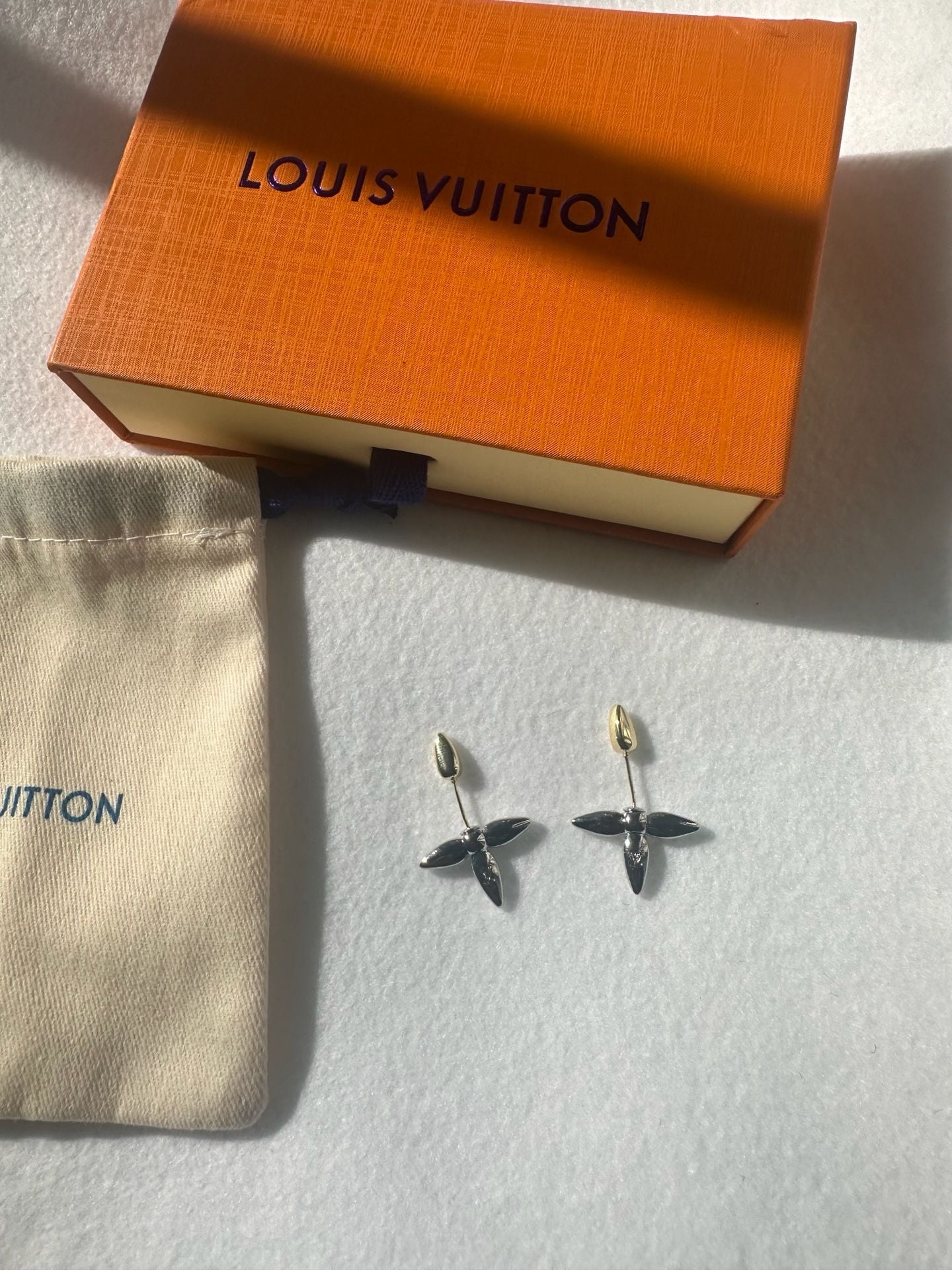 Louis Vuitton Louisette Flower Earrings 5
