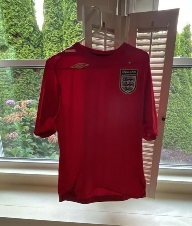 Vintage 2006-2008 England Umbro Away Red Soccer Jersey 2