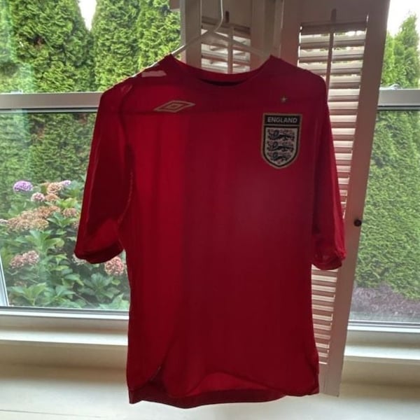Vintage 2006-2008 England Umbro Away Red Soccer Jersey