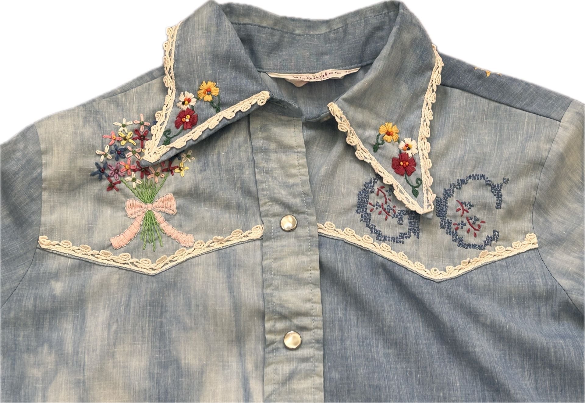 Vintage 70s Wrangler Embroidered Floral Western Denim Shirt prairie boho lace 6
