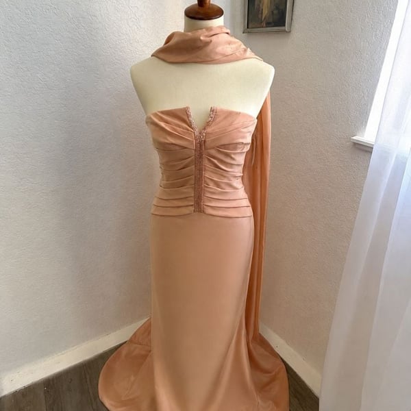 Y2k NWT Carmen Marc Valvo Signature Style 11776 Strapless Beaded Gown Size 4