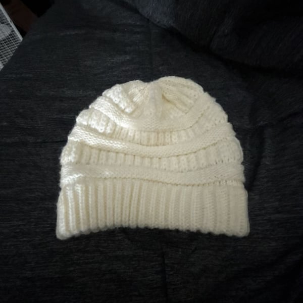 Time and Tru White Cable Knit Winter Beanie Hat