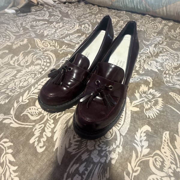 Ming Burgundy Patent Leather Tassel Lug Sole Loafers