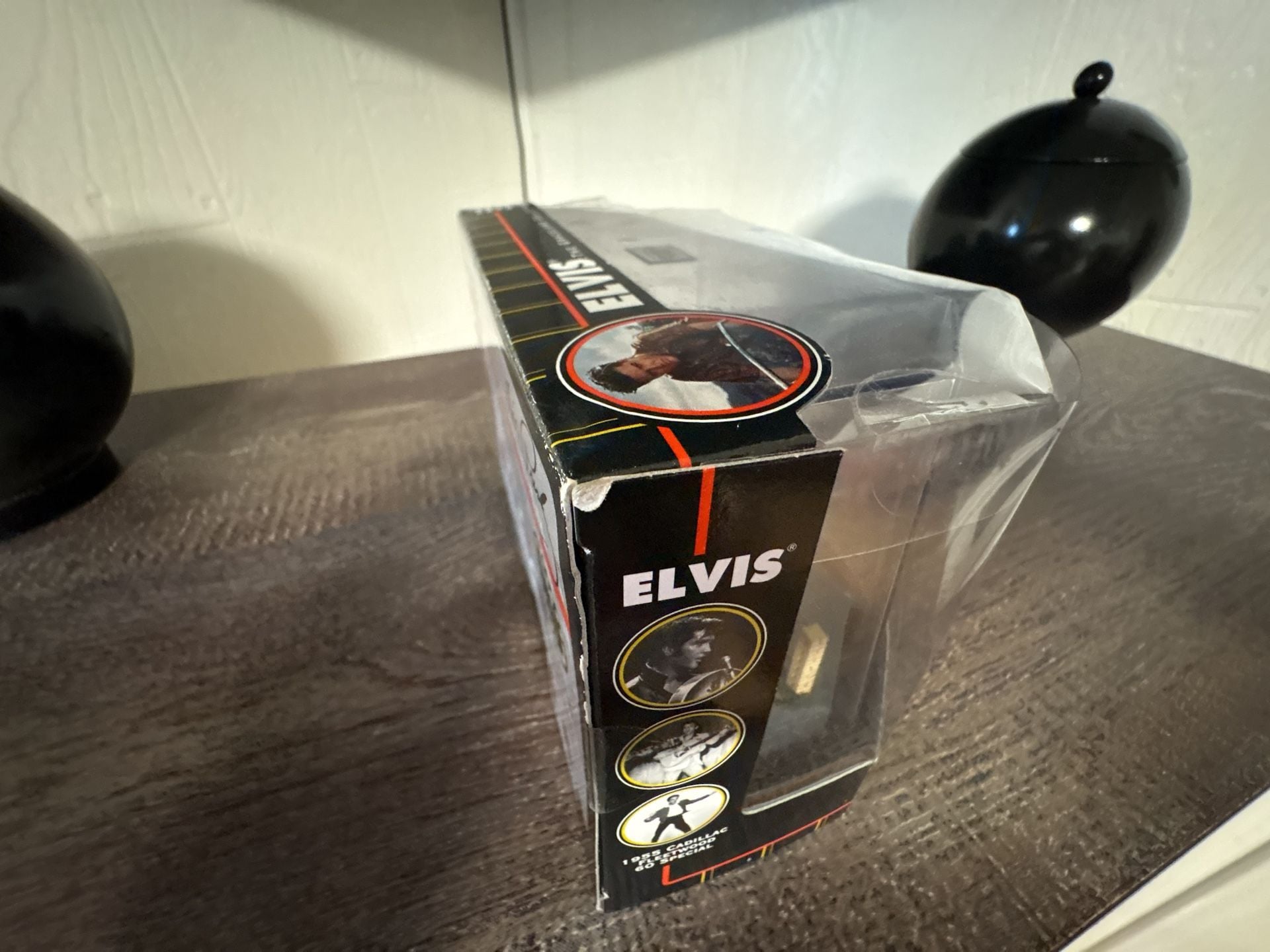 Matchbox Collectibles 1955 Cadillac Fleetwood 60 Special Elvis The Graceland 11