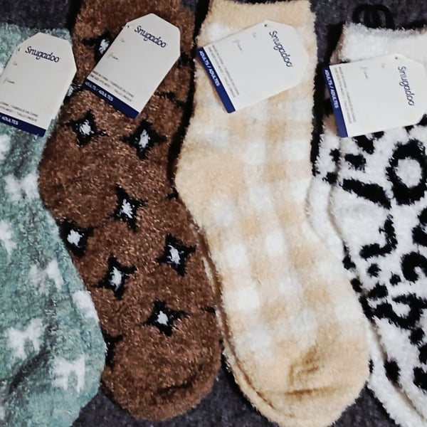 Snugadoo Adult Ultra-Plush Cozy Crew Socks 4-Pair Set