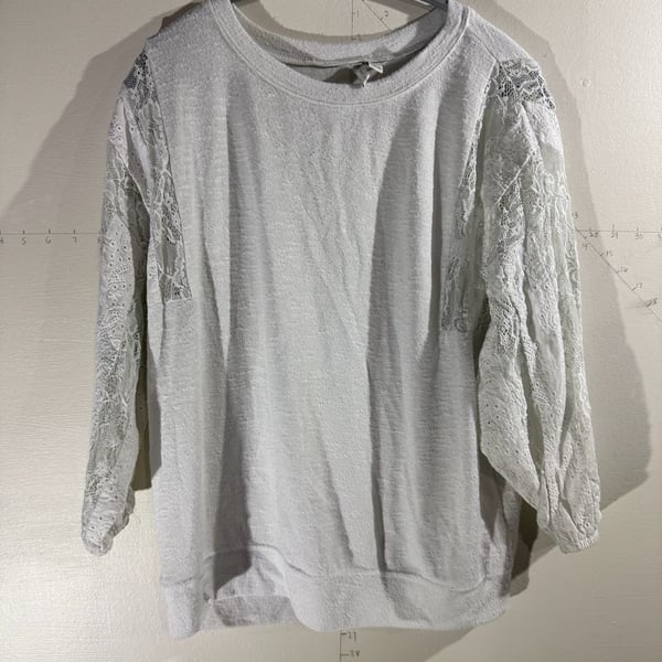 Cato Fashions White Crewneck Sweatshirt with Lace and Eyelet Sleeves Size M