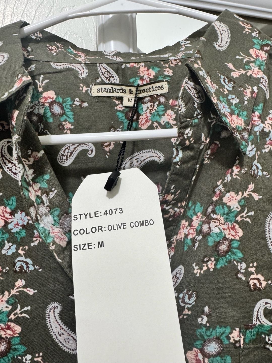 Women’s long sleeve Floral Paisley Button Down Blouse Size M Olive Green 4