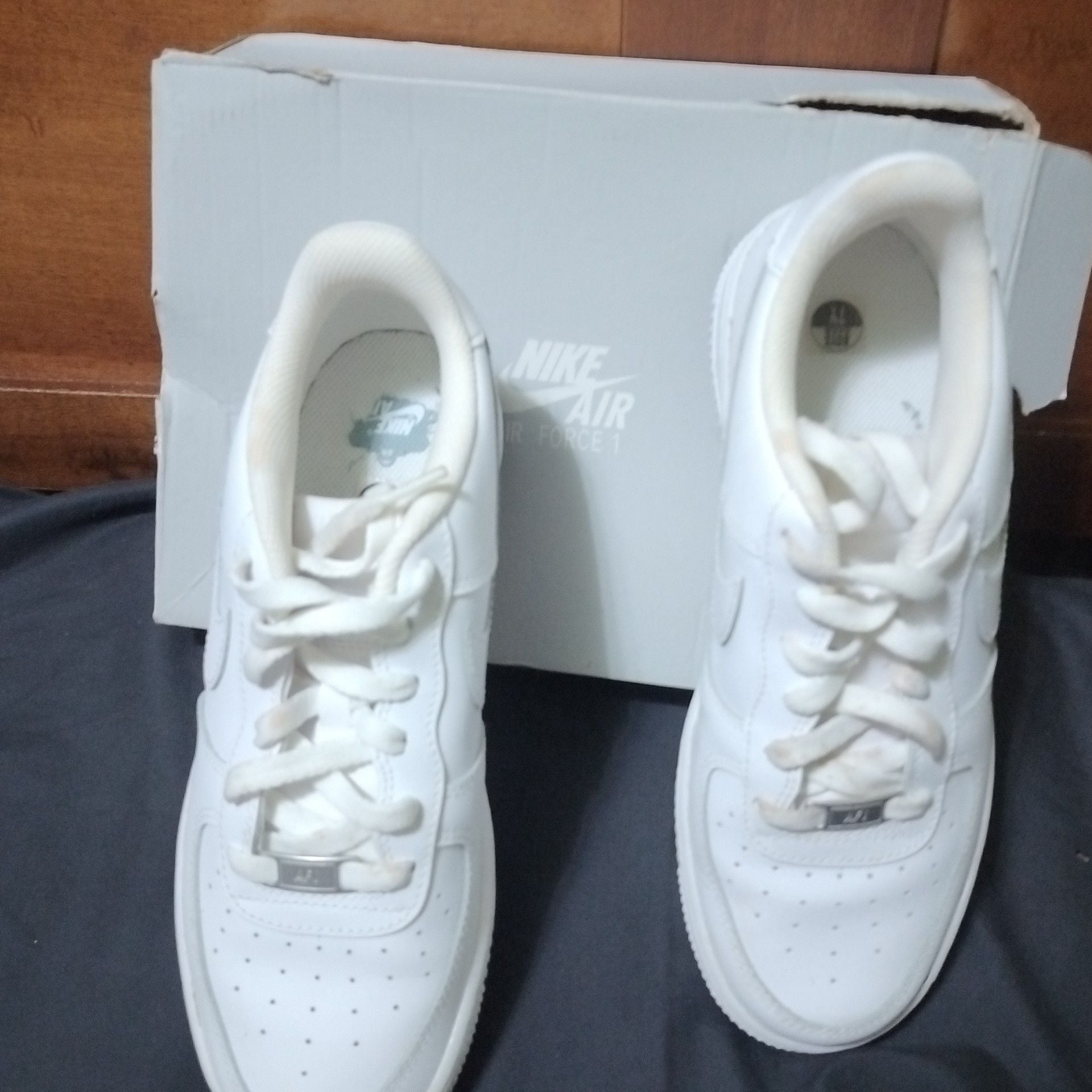 Nike Air Force 1 Low Triple White Sneakers with Box RR size 7 3