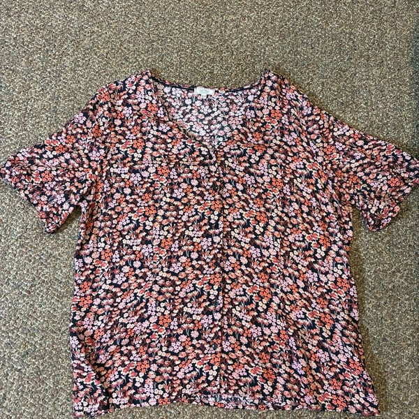 Fat Face Black Multi Ditsy Floral V-Neck Short Sleeve Button-Down Blouse