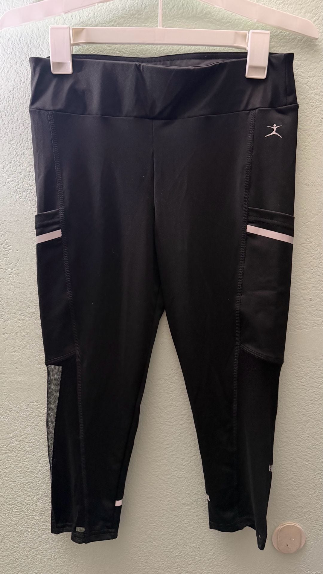 Danskin Now Women’s Large Black Capri Leggings Side Pockets Mesh NWT 2
