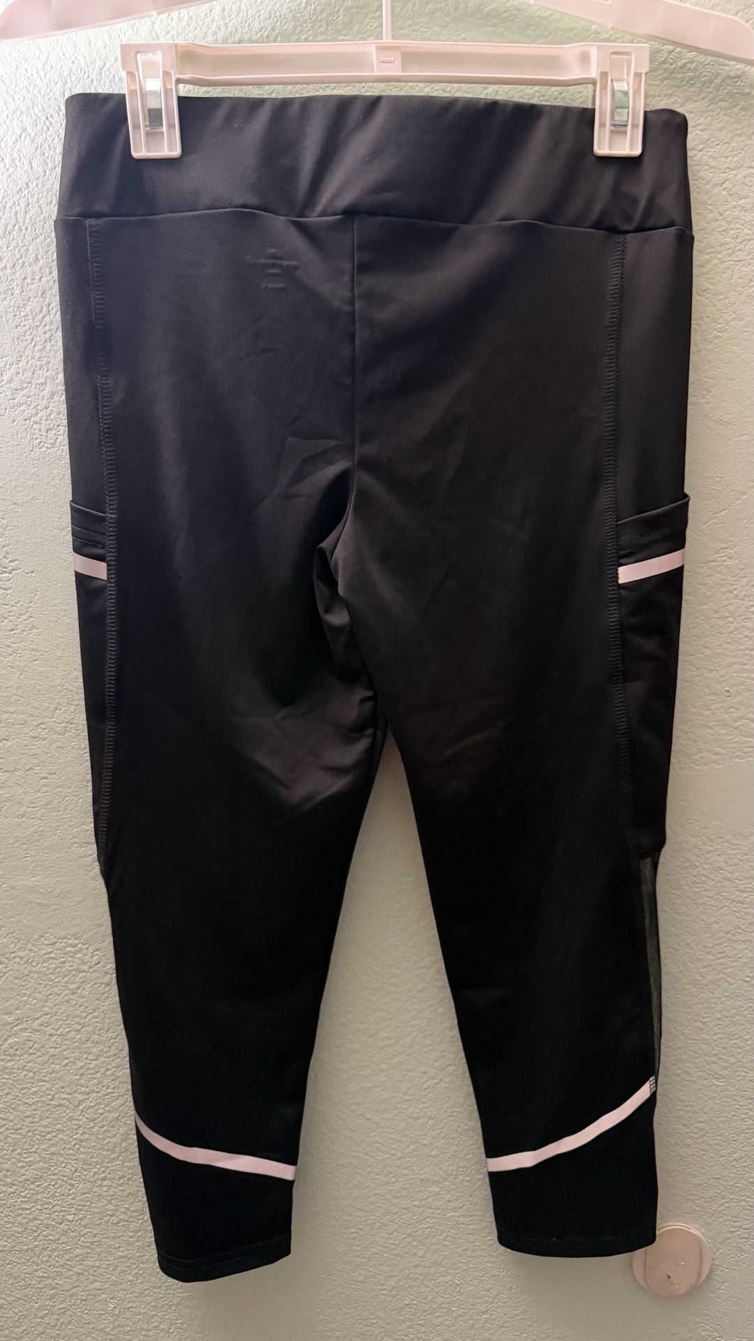 Danskin Now Women’s Large Black Capri Leggings Side Pockets Mesh NWT 3