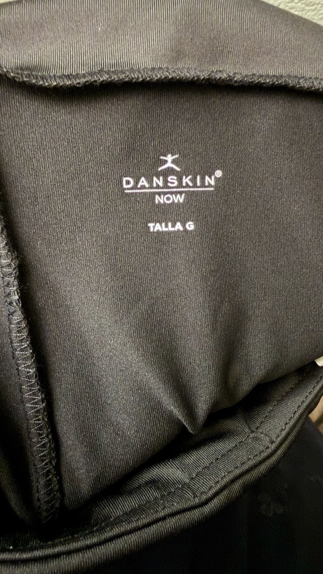 Danskin Now Women’s Large Black Capri Leggings Side Pockets Mesh NWT 5