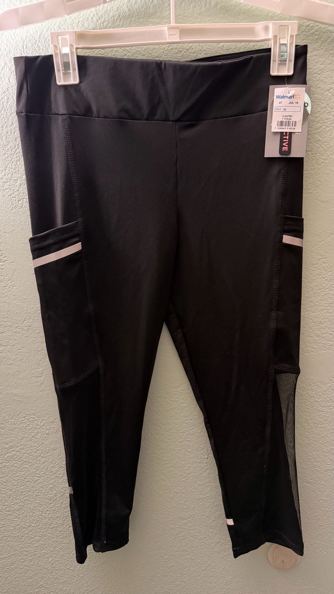 Danskin Now Women’s Large Black Capri Leggings Side Pockets Mesh NWT 7