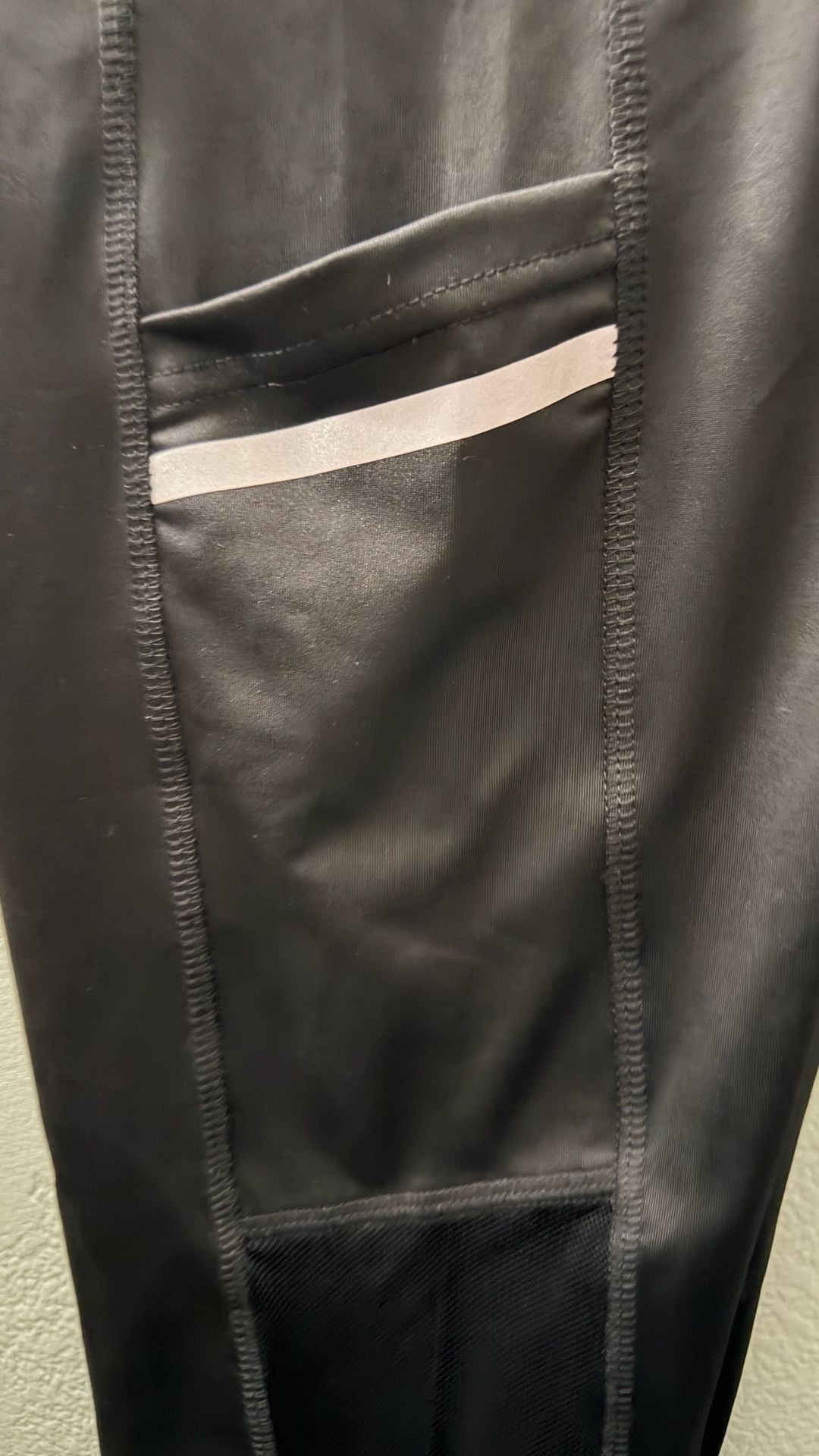 Danskin Now Women’s Large Black Capri Leggings Side Pockets Mesh NWT 9