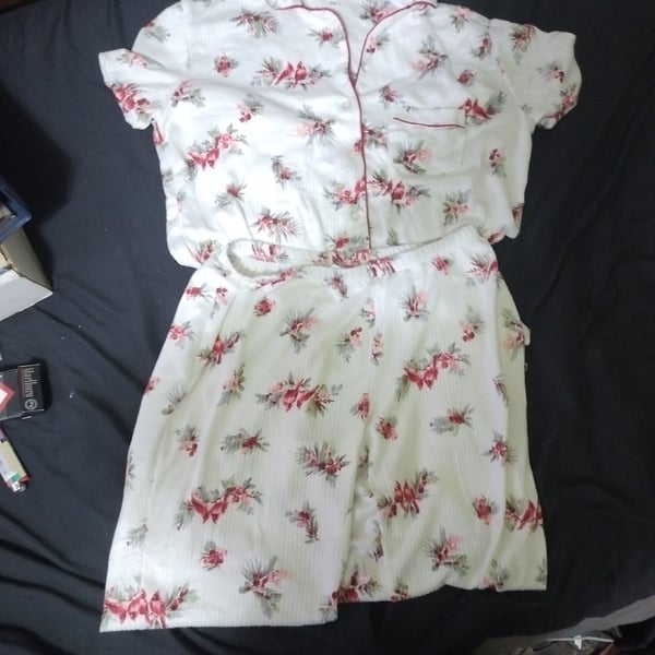 Laura Ashley Long Sleeve Pajama Set White Floral Cardinal Print Medium