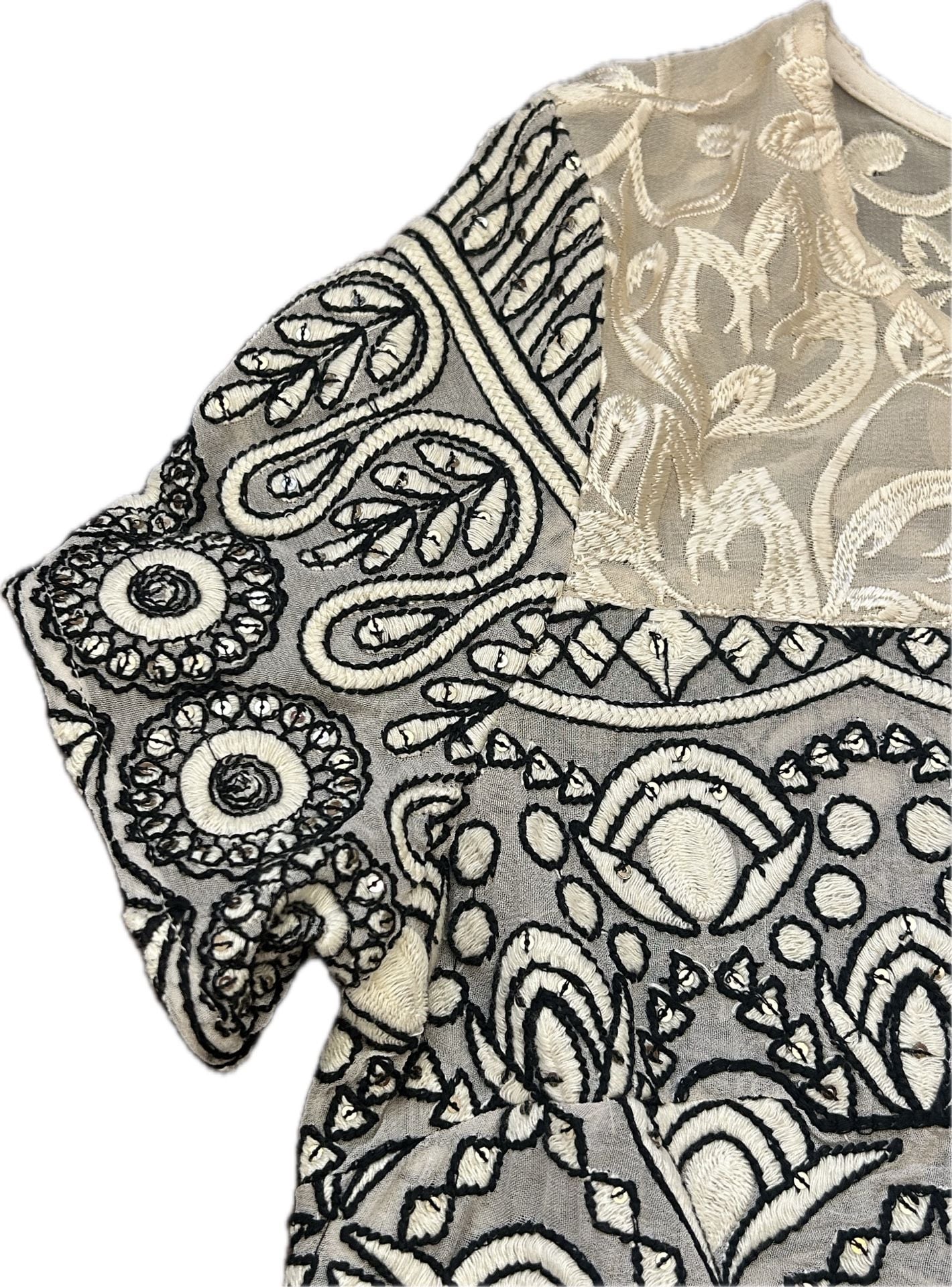 Anthropologie Meadow Rue Frieze Embroidered Beaded Short Sleeve Blouse NWOT  8