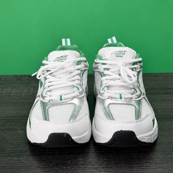 Avia 5000 Women's White And Green Sneakers Size 9