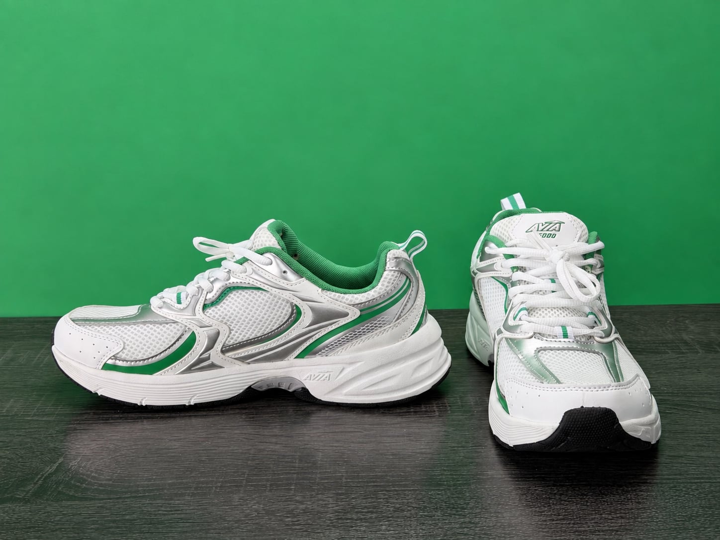 Avia 5000 Women's White And Green Sneakers Size 9 3