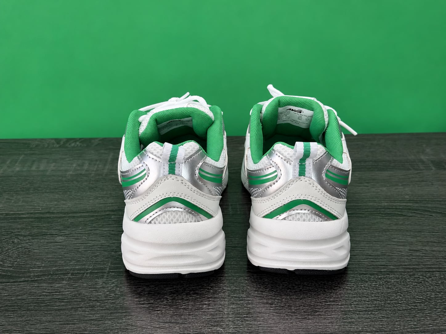 Avia 5000 Women's White And Green Sneakers Size 9 5
