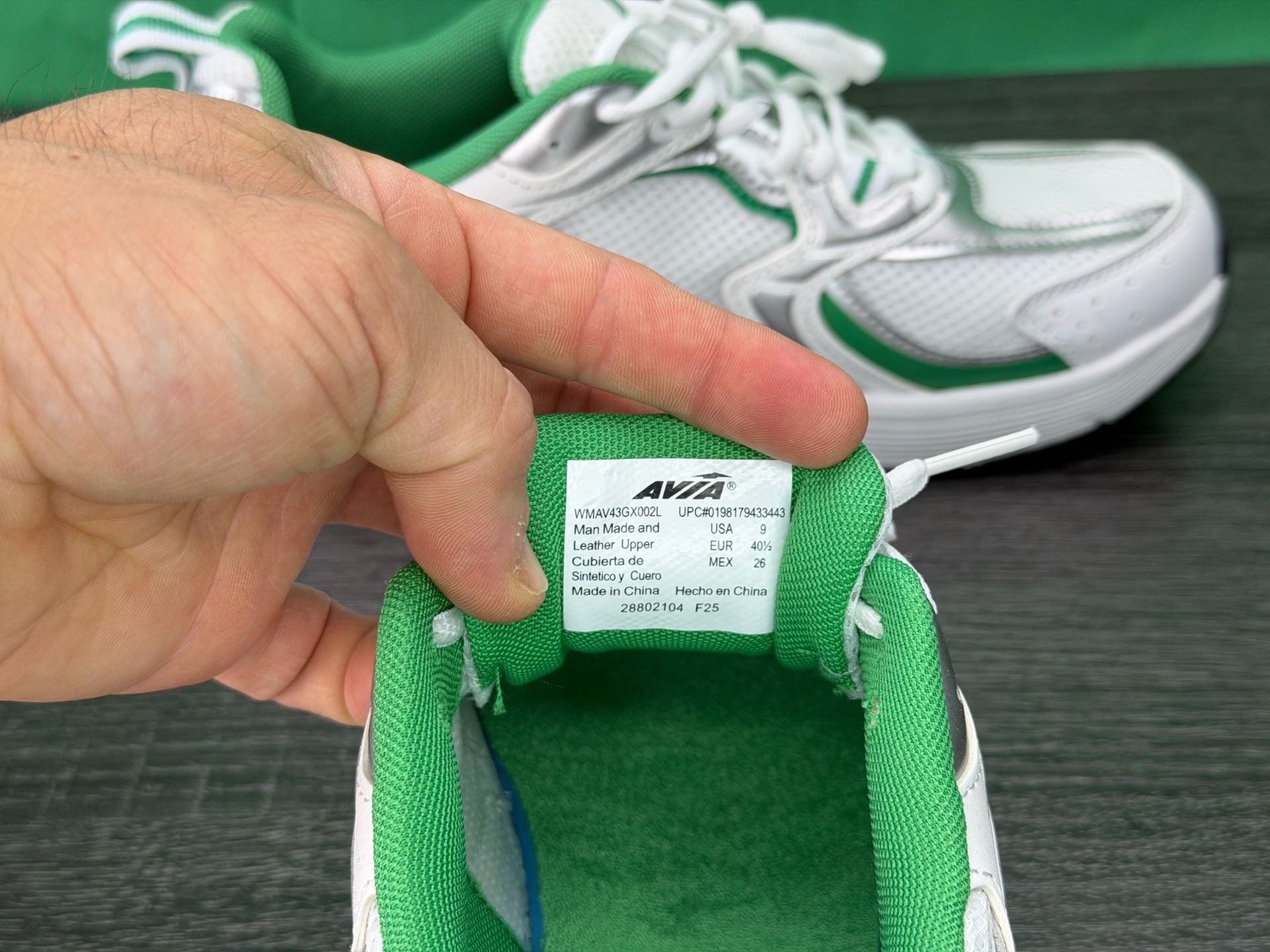 Avia 5000 Women's White And Green Sneakers Size 9 7