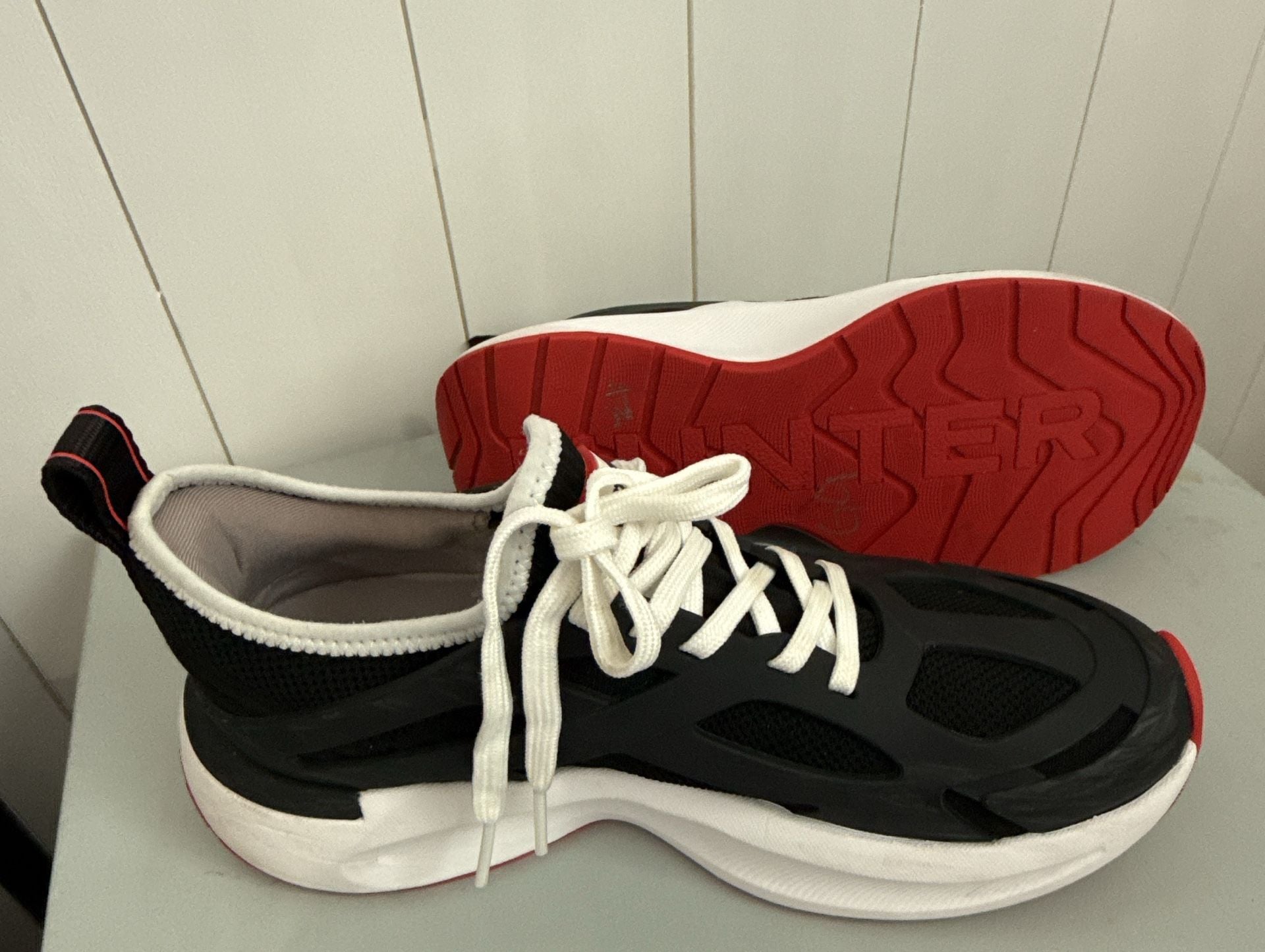 Hunter Tulipano Casual Lace-Up Sneakers - Black/White 5