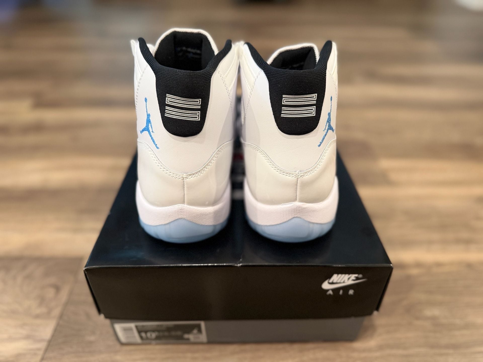 Air Jordan 11 Retro "Legend Blue / Columbia" (2024) size 10.5 4
