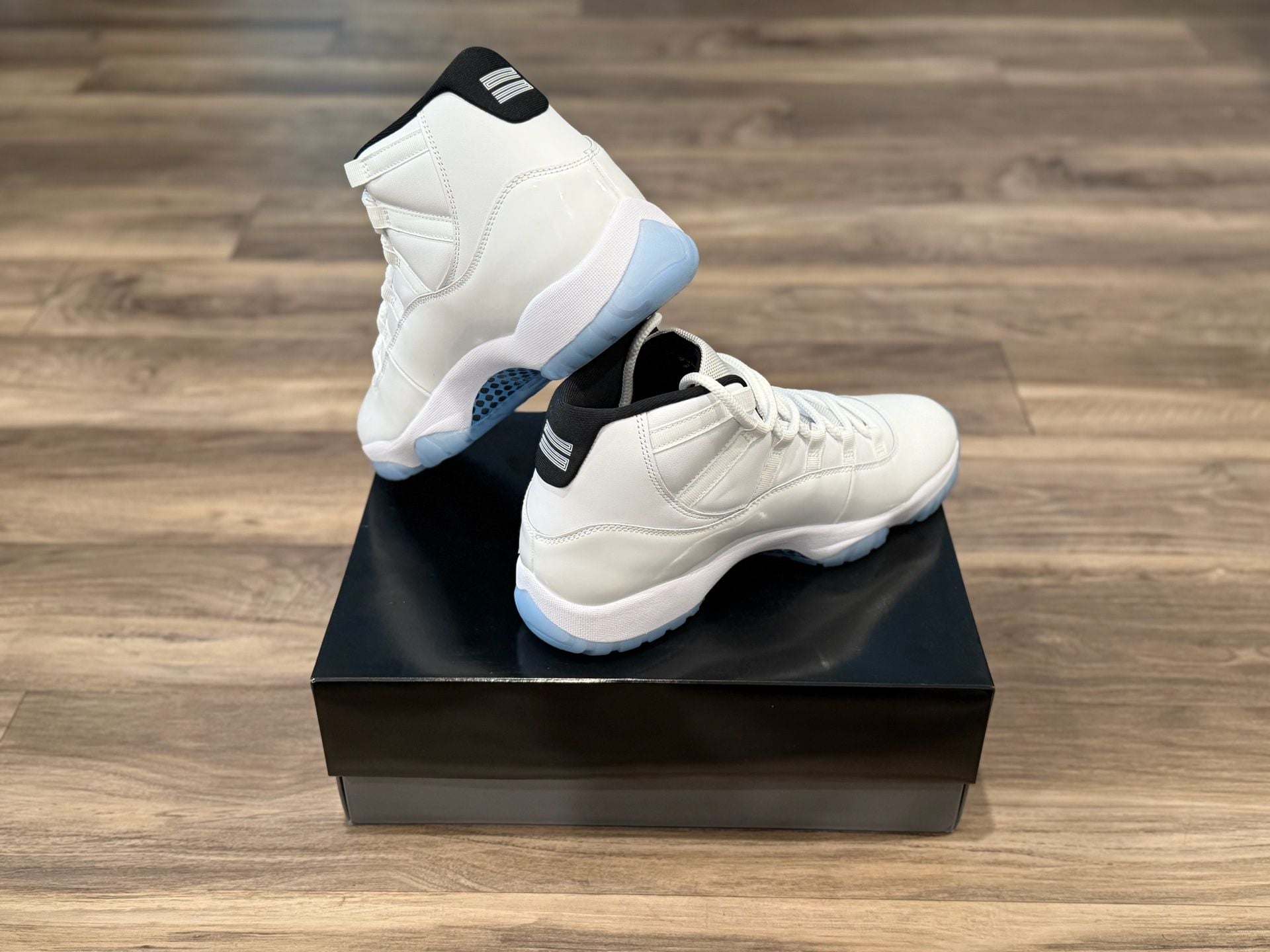 Air Jordan 11 Retro "Legend Blue / Columbia" (2024) size 10.5 5