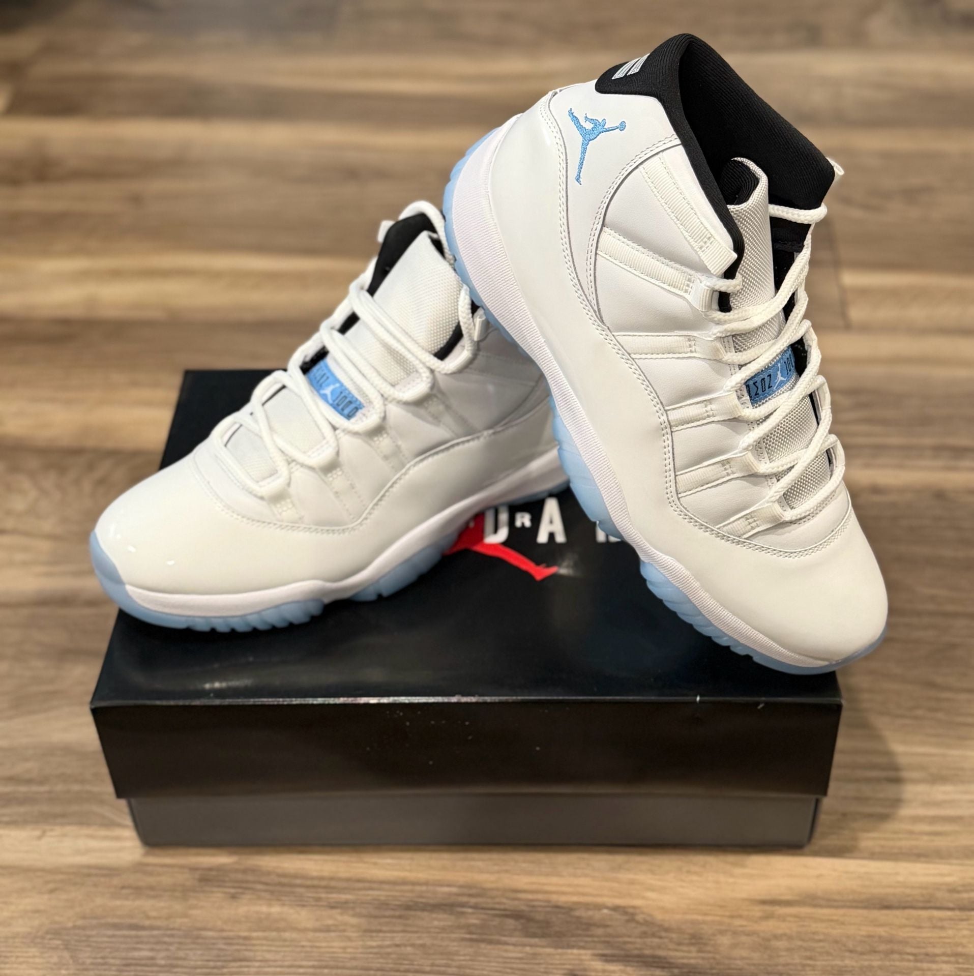 Air Jordan 11 Retro "Legend Blue / Columbia" (2024) size 10.5 6