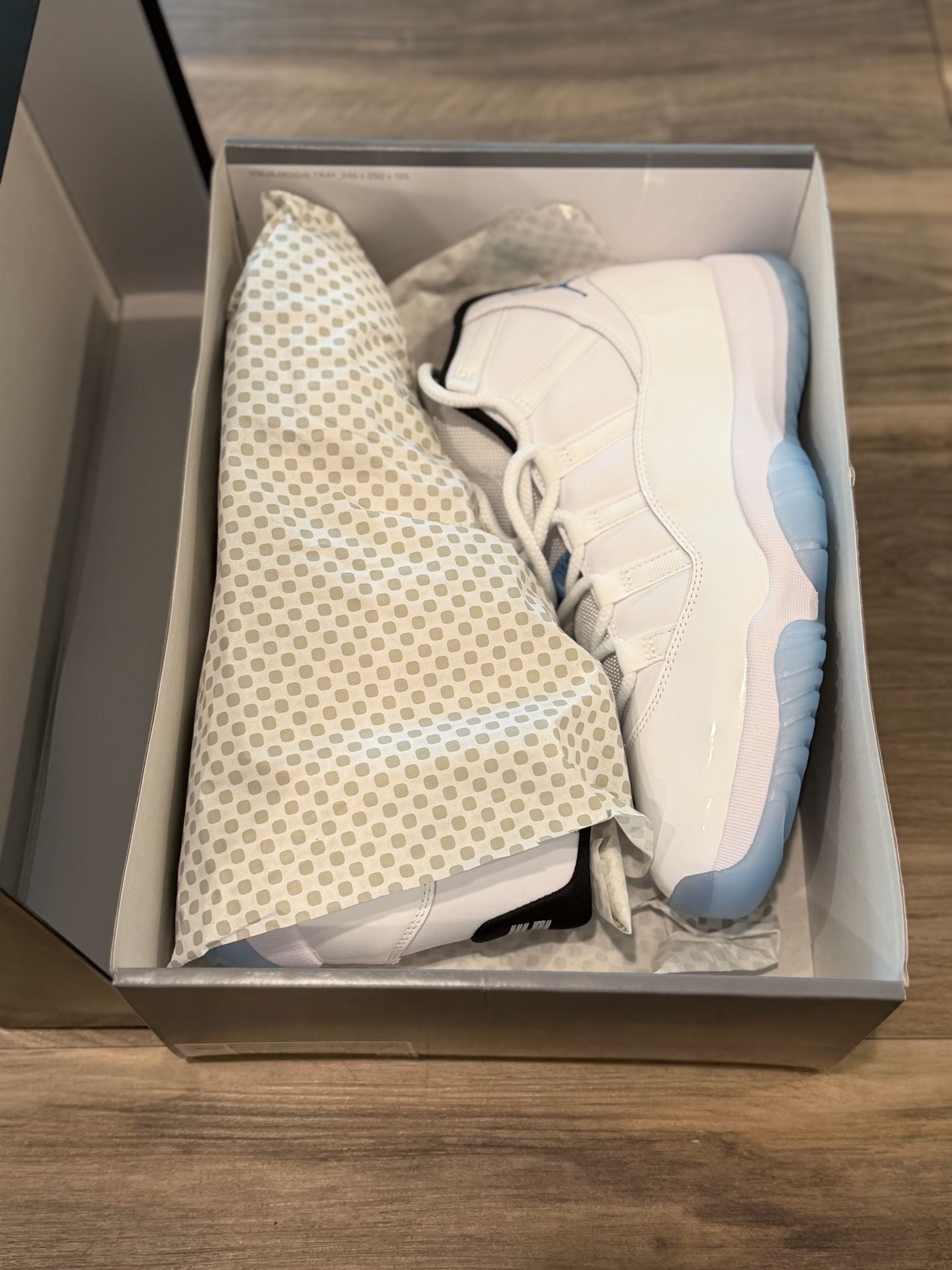 Air Jordan 11 Retro "Legend Blue / Columbia" (2024) size 10.5 7