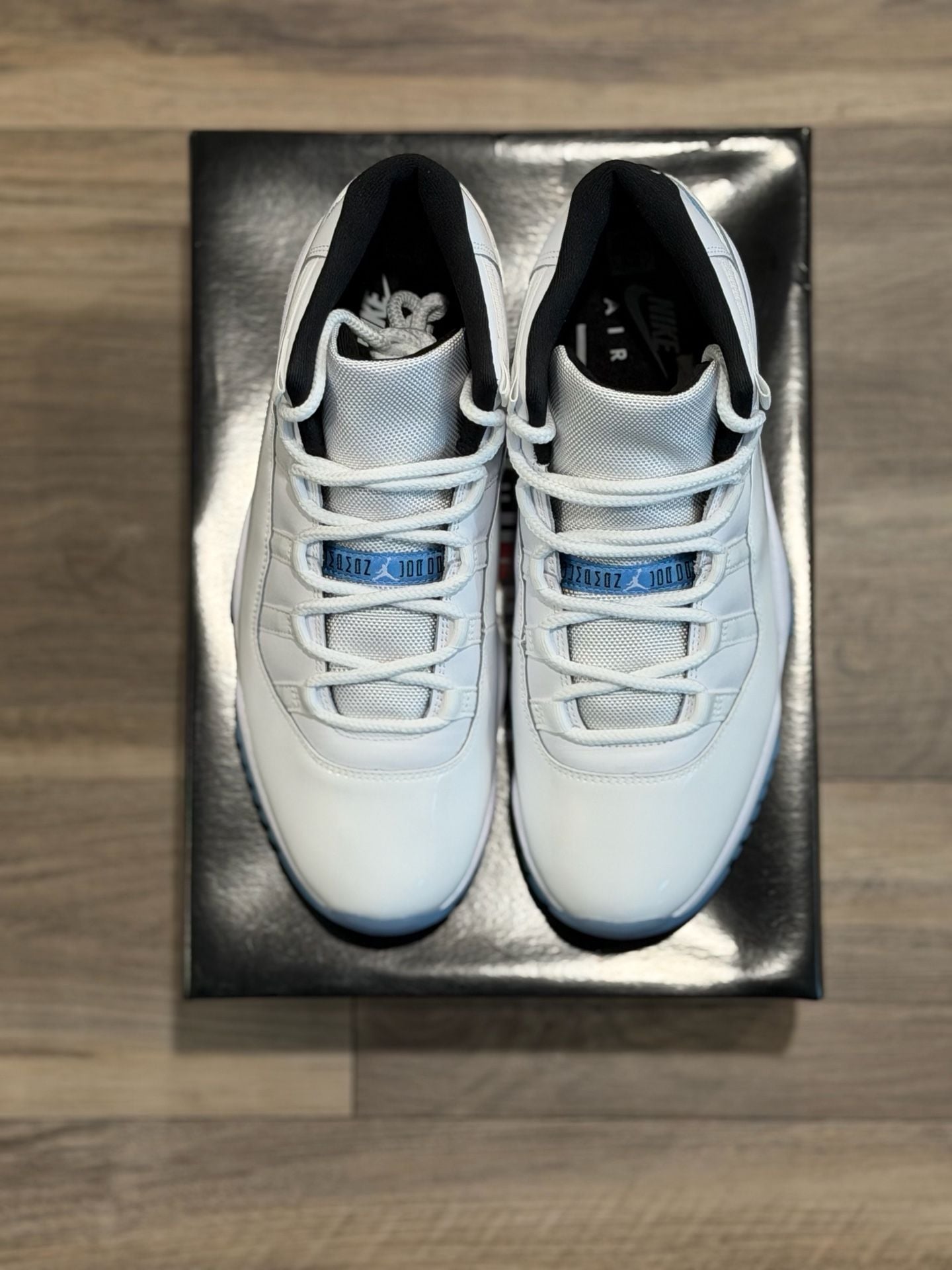 Air Jordan 11 Retro "Legend Blue / Columbia" (2024) size 10.5 8