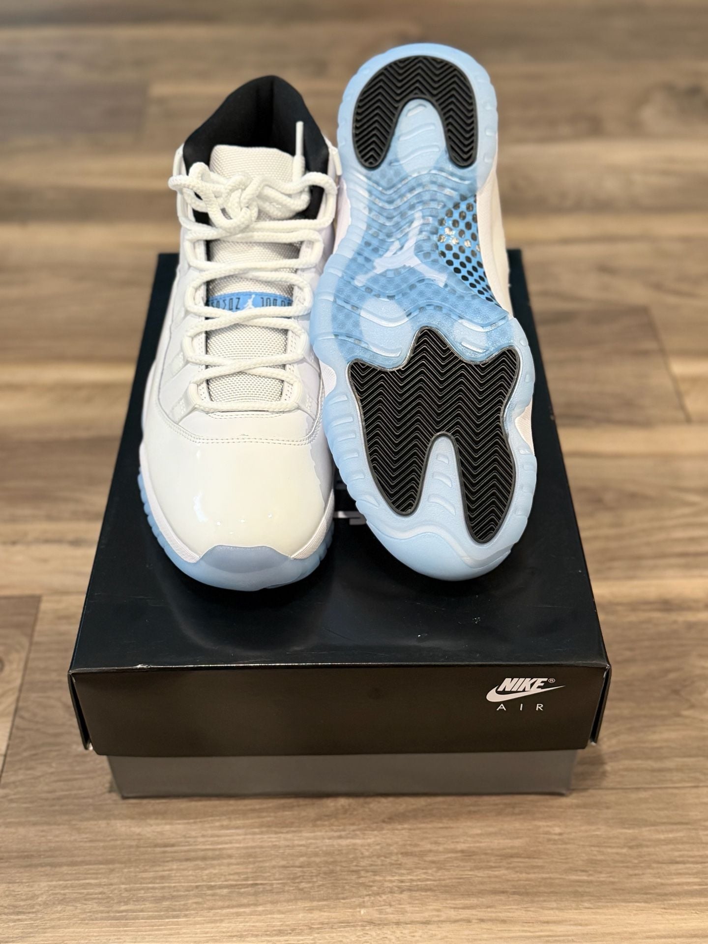 Air Jordan 11 Retro "Legend Blue / Columbia" (2024) size 10.5 9