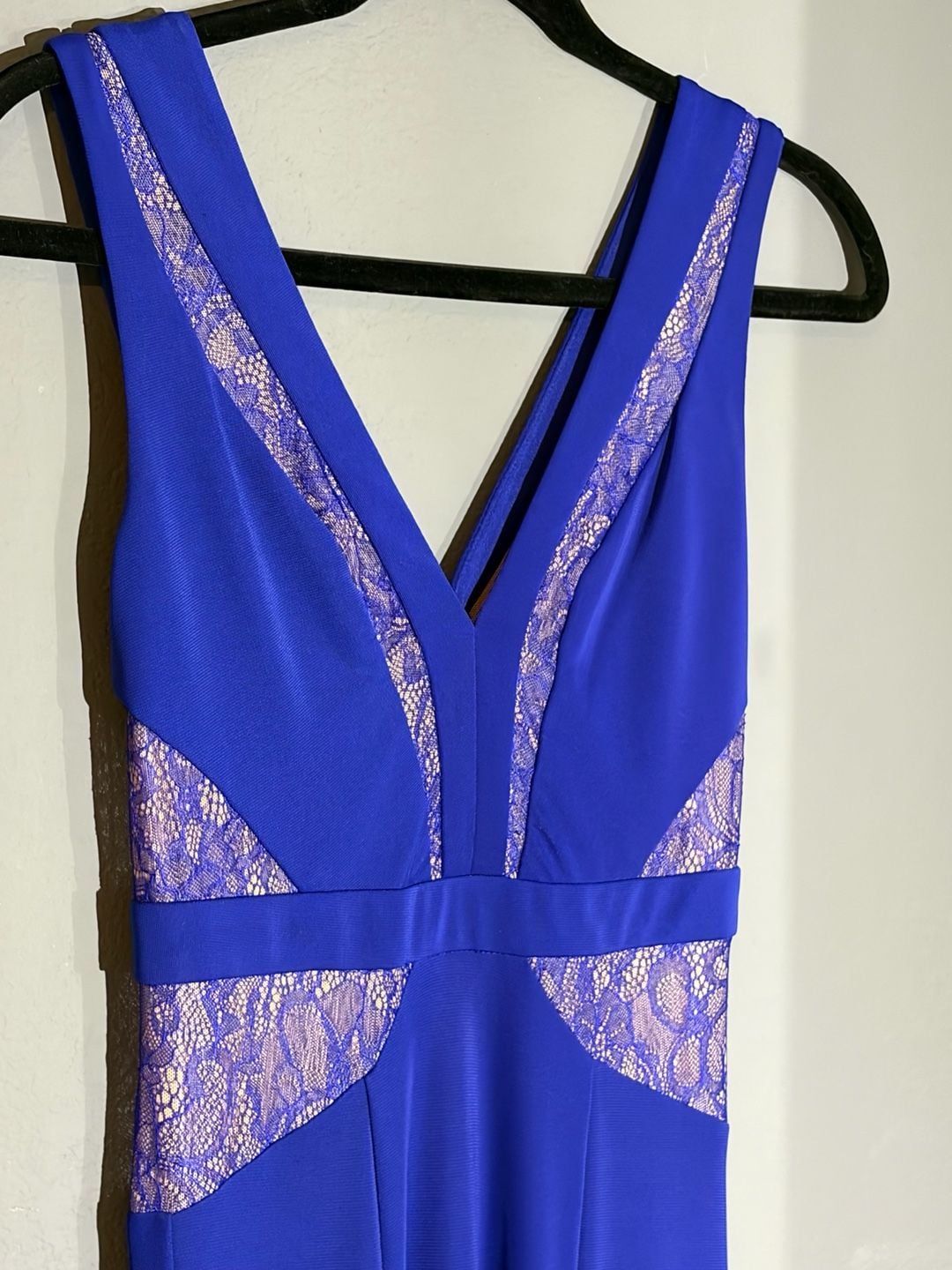 BCBGMAXAZRIA Royal Blue Lace V-Neck Mermaid Maxi Gown Homecoming 6