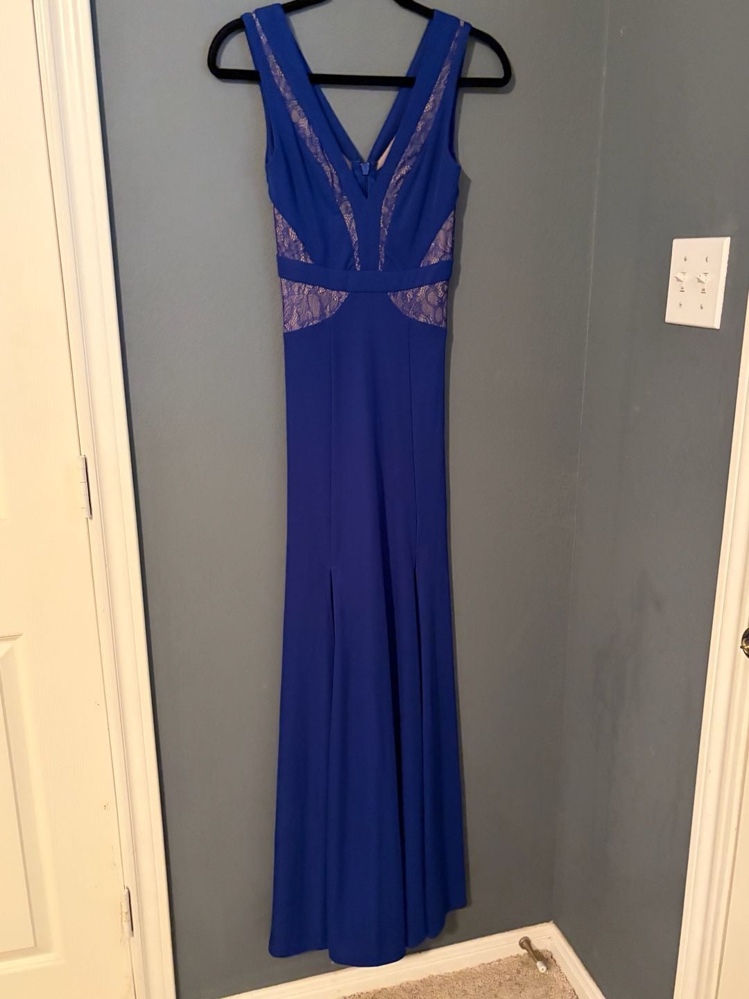 BCBGMAXAZRIA Royal Blue Lace V-Neck Mermaid Maxi Gown Homecoming 9
