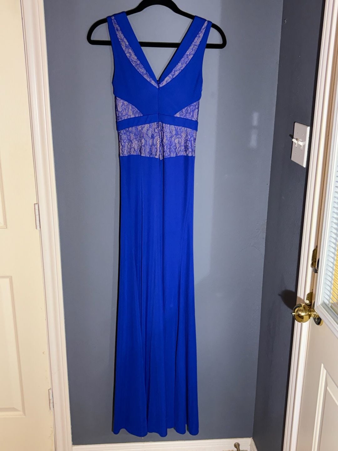 BCBGMAXAZRIA Royal Blue Lace V-Neck Mermaid Maxi Gown Homecoming 10