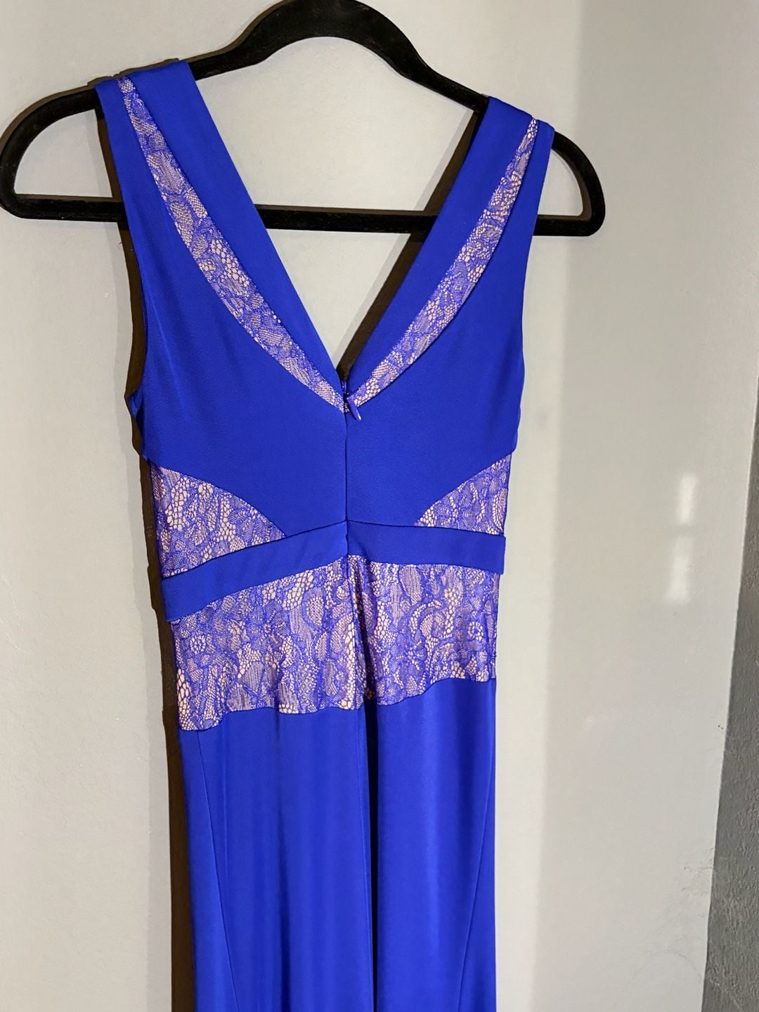 BCBGMAXAZRIA Royal Blue Lace V-Neck Mermaid Maxi Gown Homecoming 11