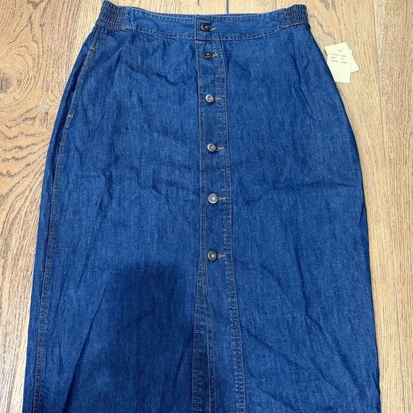 Coastal prep Button Front Denim Midi Skirt Brand new with tags! Size M