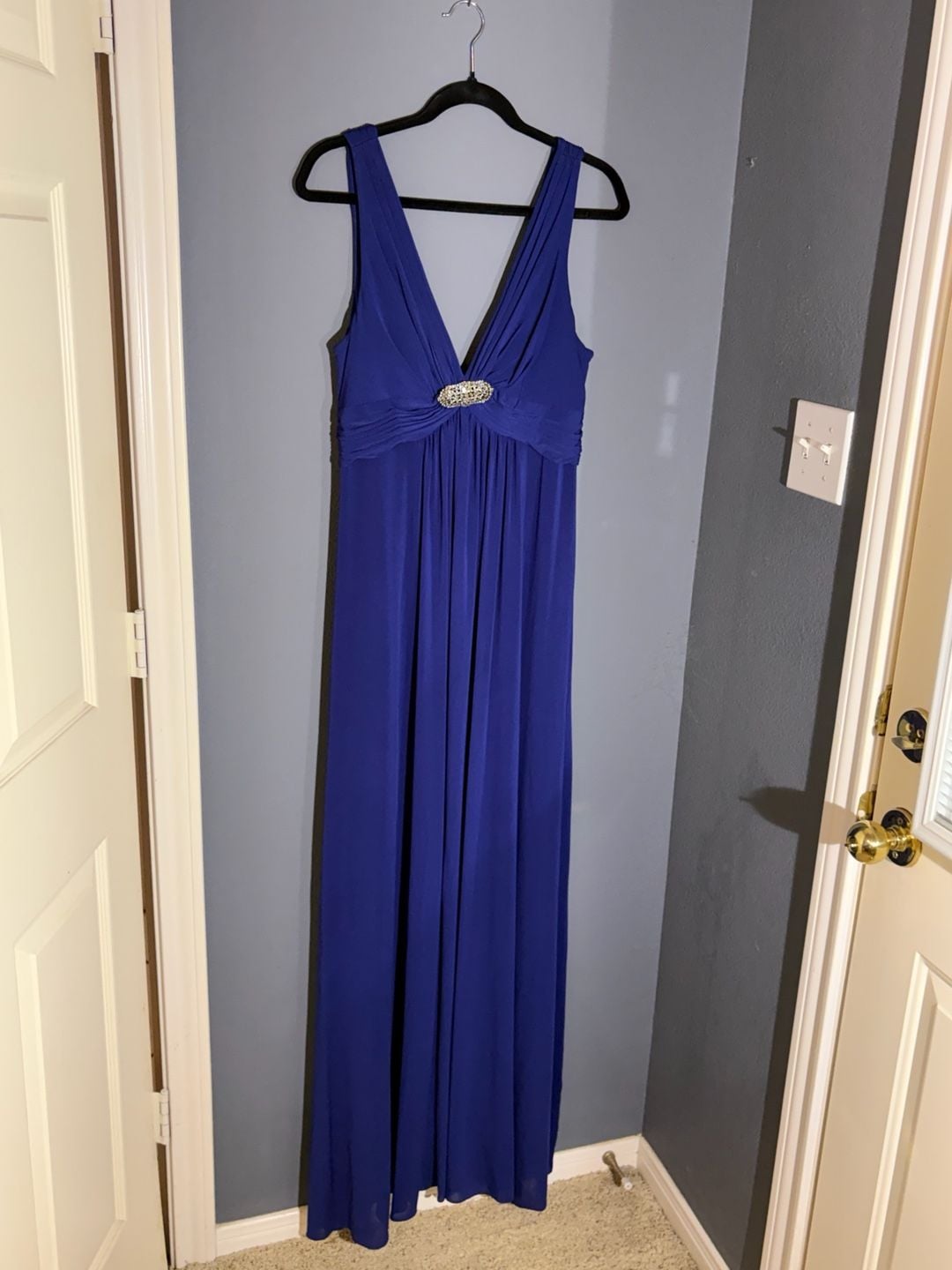 BCBGMaxAzria Royal Blue Sleeveless Embellished Long Evening Formal Dress 12