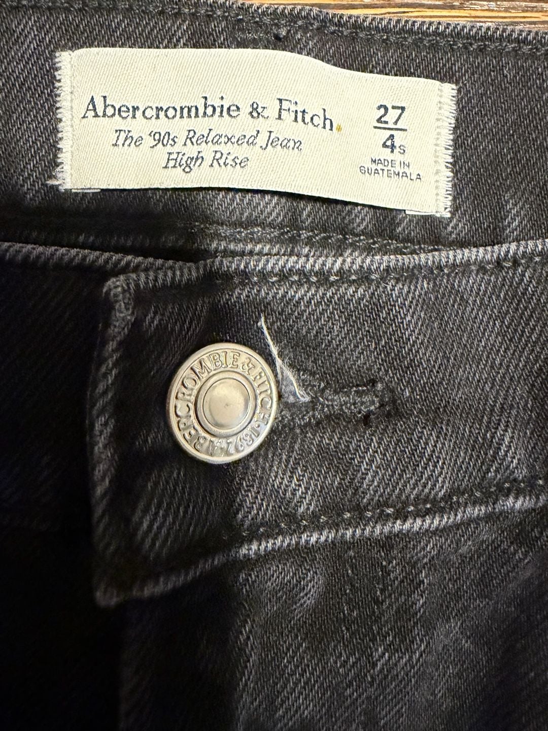 Abercrombie & Fitch The 90s Relaxed Jean High Rise Split Hem Black Jeans Size 27 6