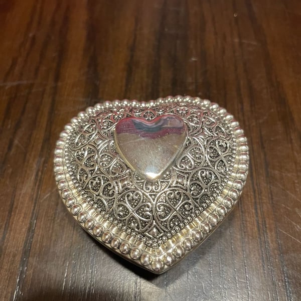 Vntg Silver Plated Heart-Shaped Trinket Box w/ Velvet Lining & Filigree Design